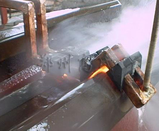 采用超音頻感應(yīng)加熱電源對導(dǎo)軌進行淬火熱處理 采用超音頻感應(yīng)加熱電源對導(dǎo)軌進行淬火熱處理