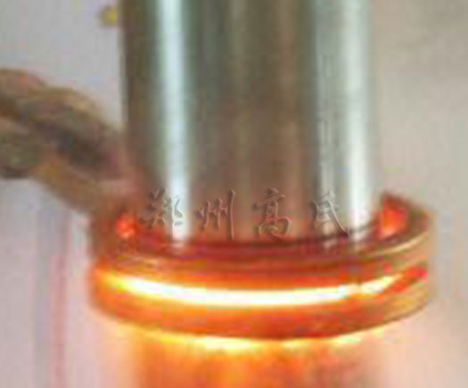 高頻感應(yīng)加熱機(jī)對軸進(jìn)行淬火熱處理 高頻感應(yīng)加熱機(jī)對軸進(jìn)行淬火熱處理