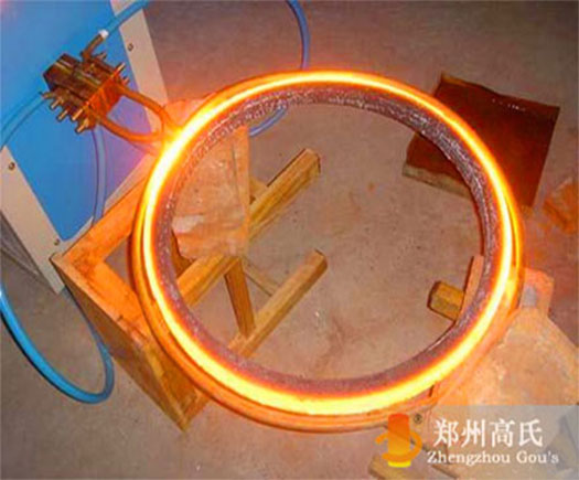 中頻淬火機(jī)對(duì)飛輪齒圈進(jìn)行淬火 中頻淬火機(jī)對(duì)飛輪齒圈進(jìn)行淬火